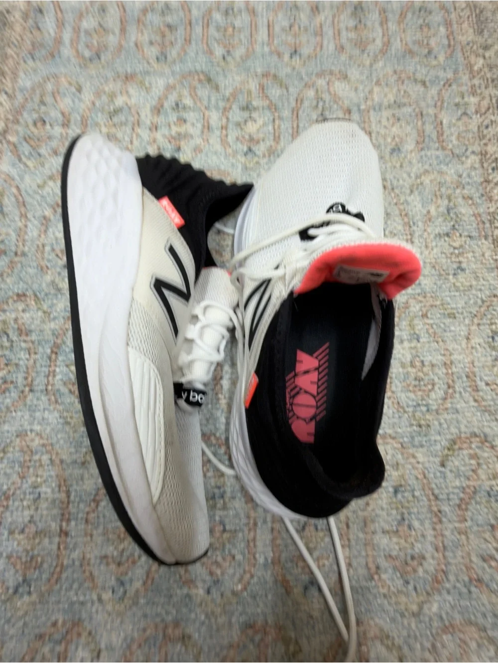 New Balance ROAV Fresh Foam Women’s size 8